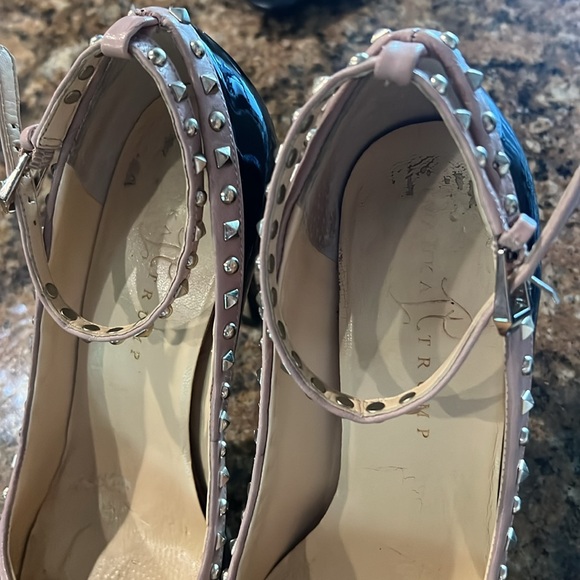 Studded patent leather pumps - Picture 3 of 6